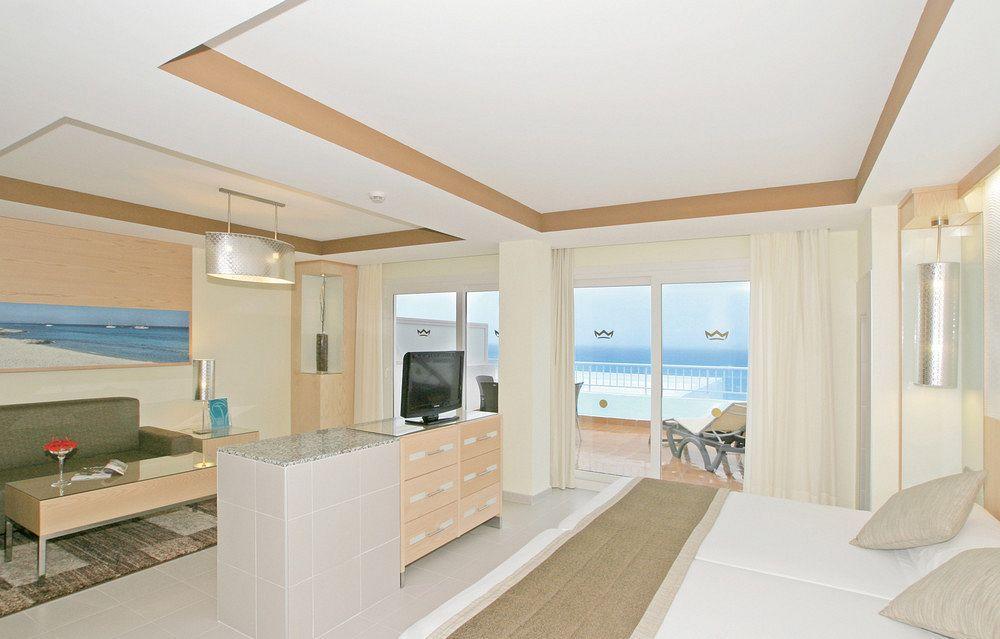 Hotel Riu La Mola à Playa Migjorn Extérieur photo