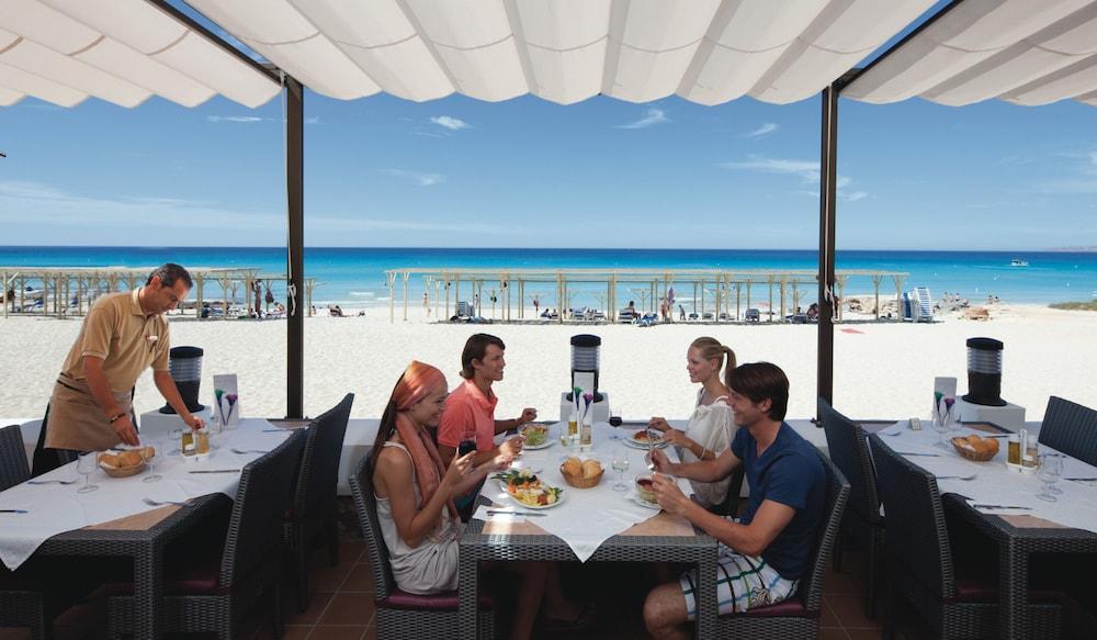 Hotel Riu La Mola à Playa Migjorn Extérieur photo
